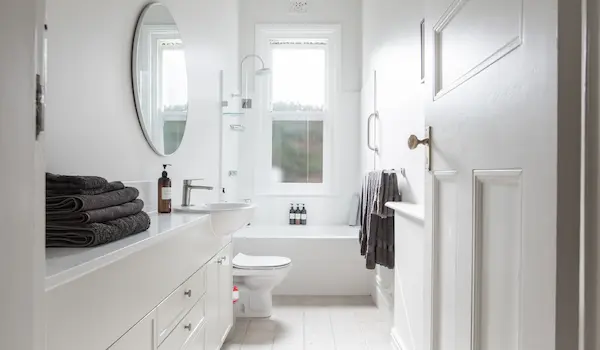 Full bathroom remodel contractor Bell Gardens CA